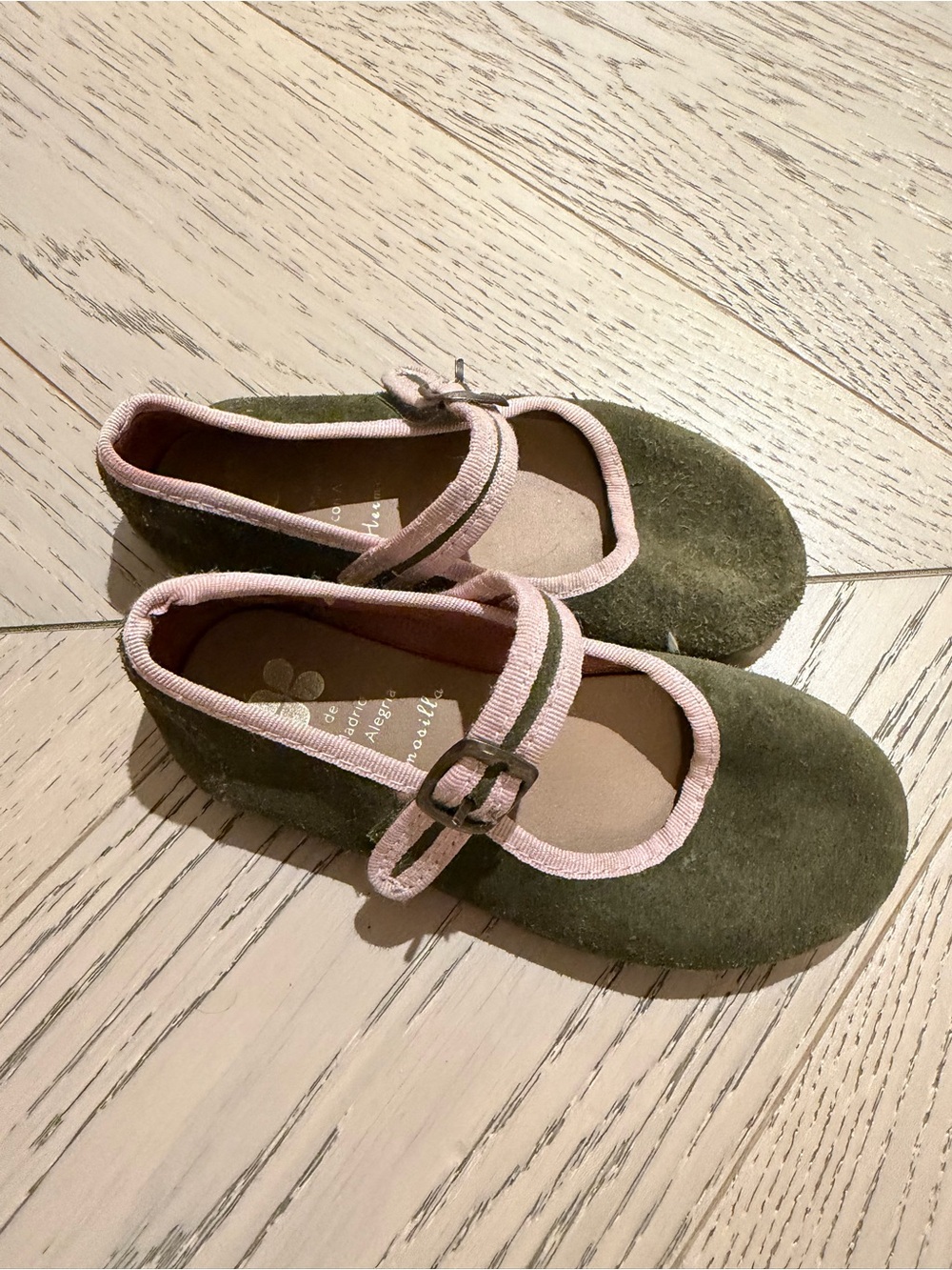 Hermosilla Kids Mary Jane Shoes in Olive Green with Pink Trim